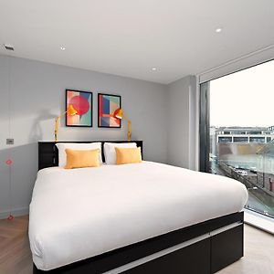 Studio met een King Size Bed met de Toegang voor Gehandicapten